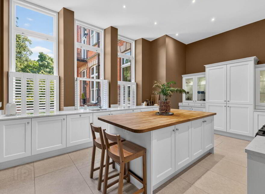 6 Ishbel Gardens, Belvoir Park, Belfast, BT8 8FT
