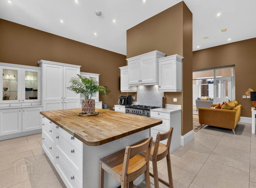6 Ishbel Gardens, Belvoir Park, Belfast, BT8 8FT