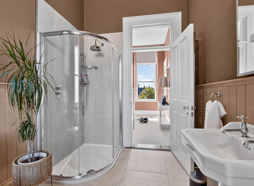 6 Ishbel Gardens, Belvoir Park, Belfast, BT8 8FT