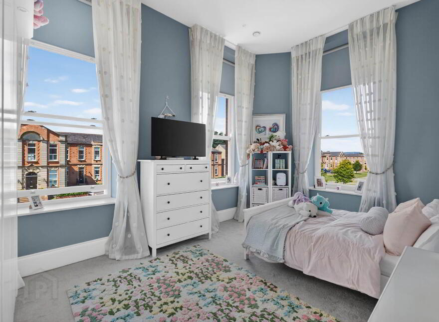 6 Ishbel Gardens, Belvoir Park, Belfast, BT8 8FT