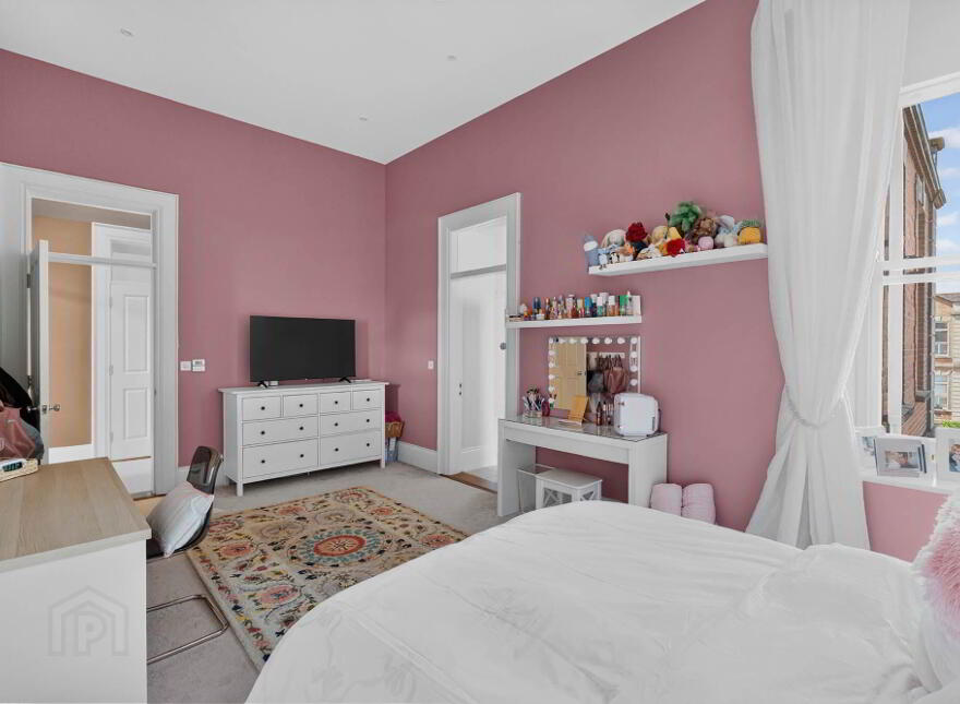 6 Ishbel Gardens, Belvoir Park, Belfast, BT8 8FT