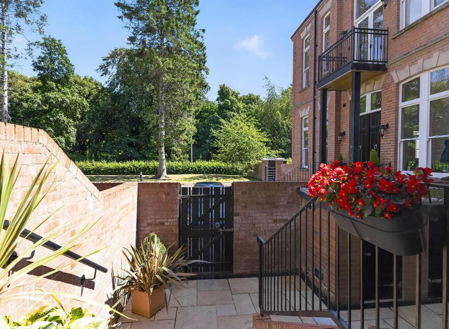 6 Ishbel Gardens, Belvoir Park, Belfast, BT8 8FT