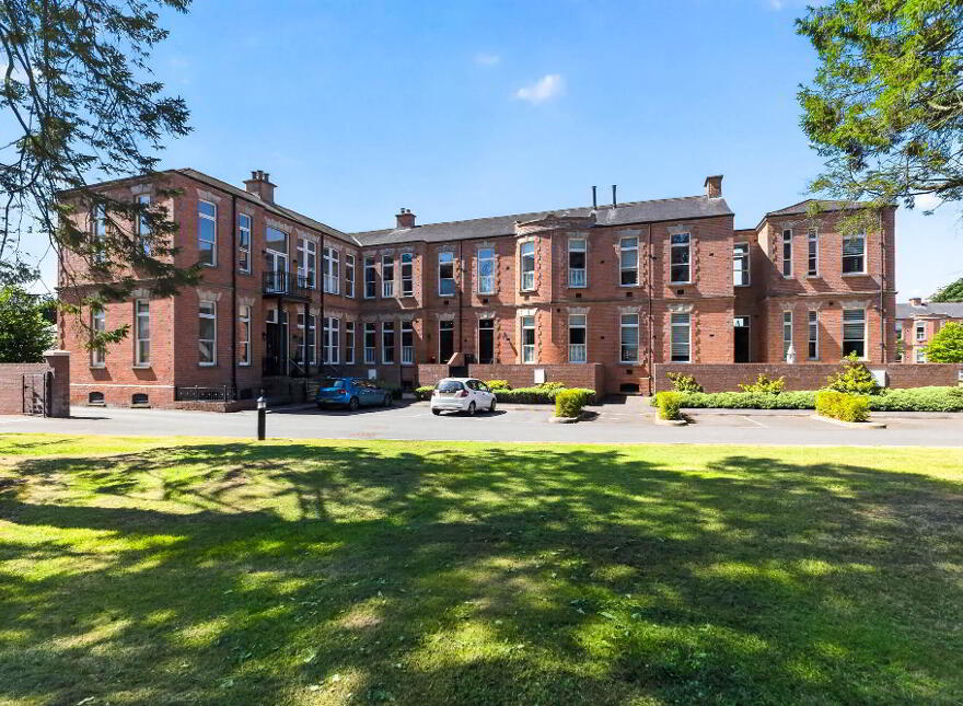 6 Ishbel Gardens, Belvoir Park, Belfast, BT8 8FT