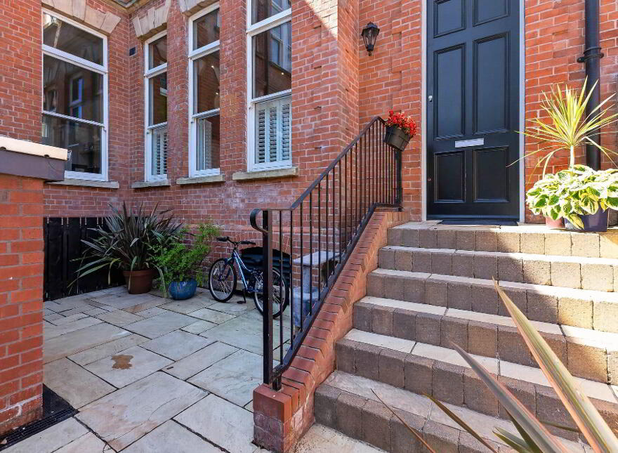 6 Ishbel Gardens, Belvoir Park, Belfast, BT8 8FT