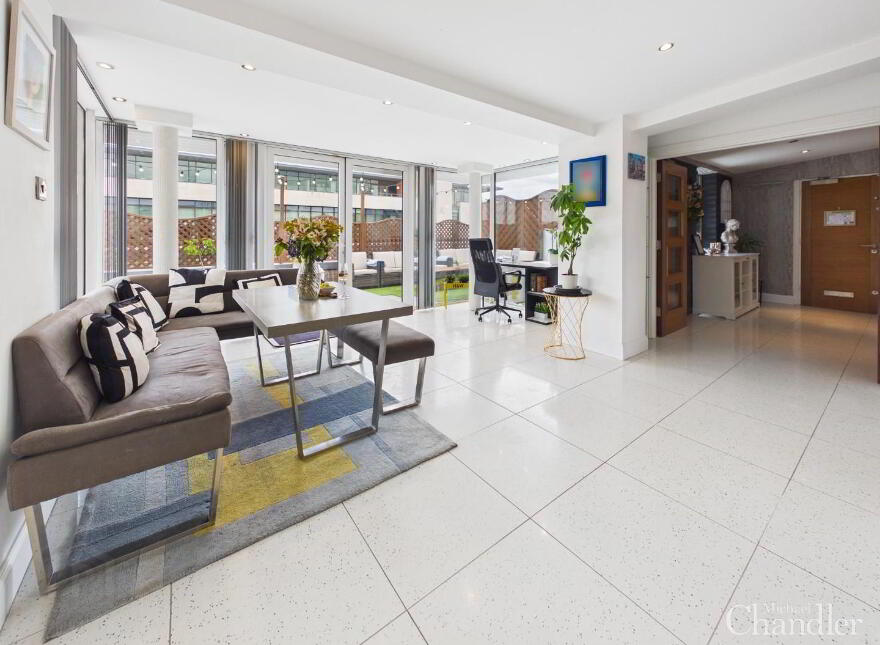 902 Margarita Plaza, 81 Adelaide Street, Belfast, BT2 8FF
