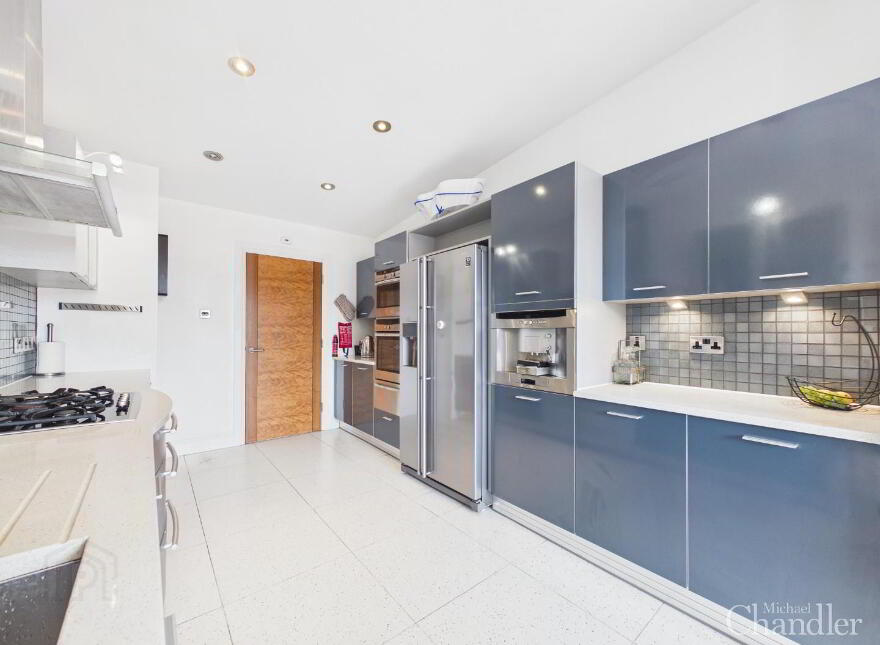 902 Margarita Plaza, 81 Adelaide Street, Belfast, BT2 8FF