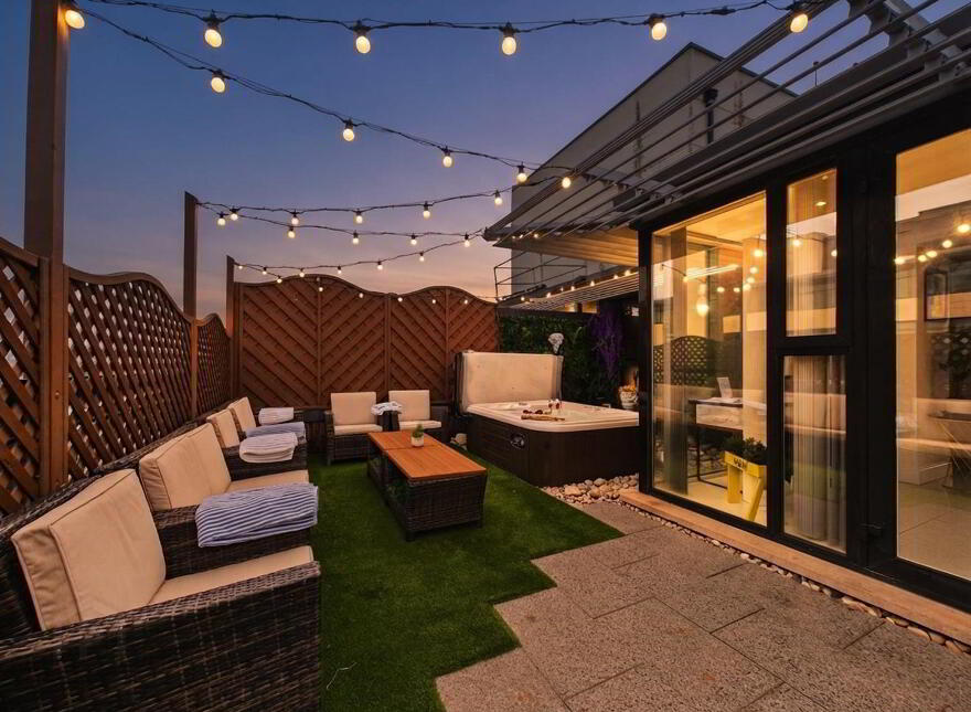 902 Margarita Plaza, 81 Adelaide Street, Belfast, BT2 8FF