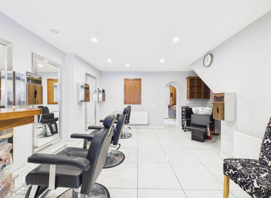 54 Main Street, Carrick-On-Suir, E32N275