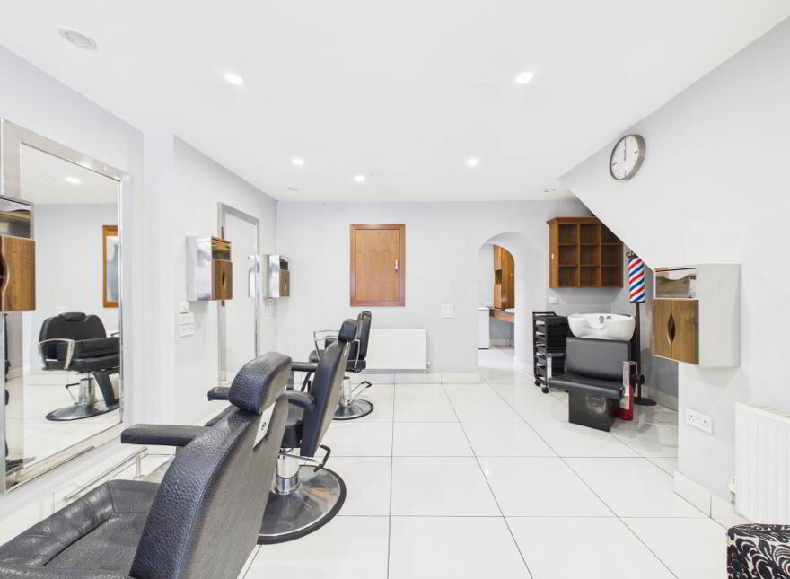 54 Main Street, Carrick-On-Suir, E32N275