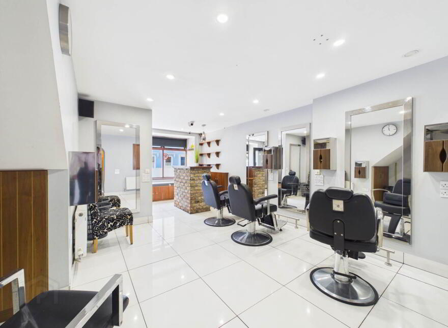 54 Main Street, Carrick-On-Suir, E32N275