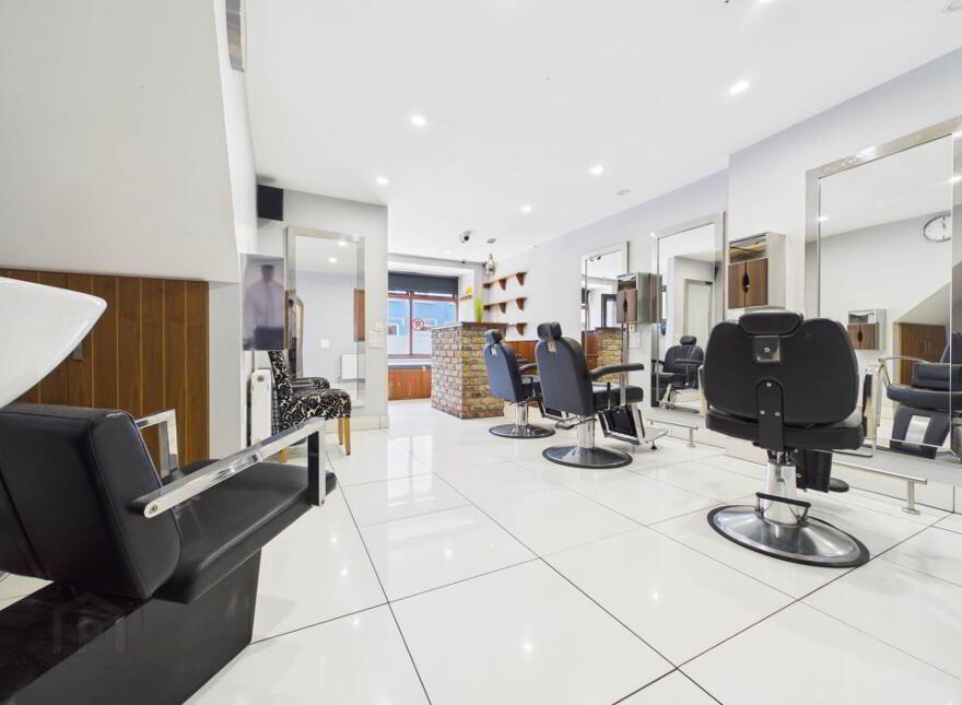 54 Main Street, Carrick-On-Suir, E32N275