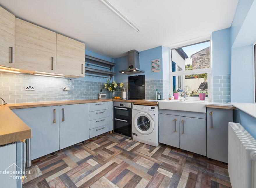 20 Station Road, Larne, BT40 3AA