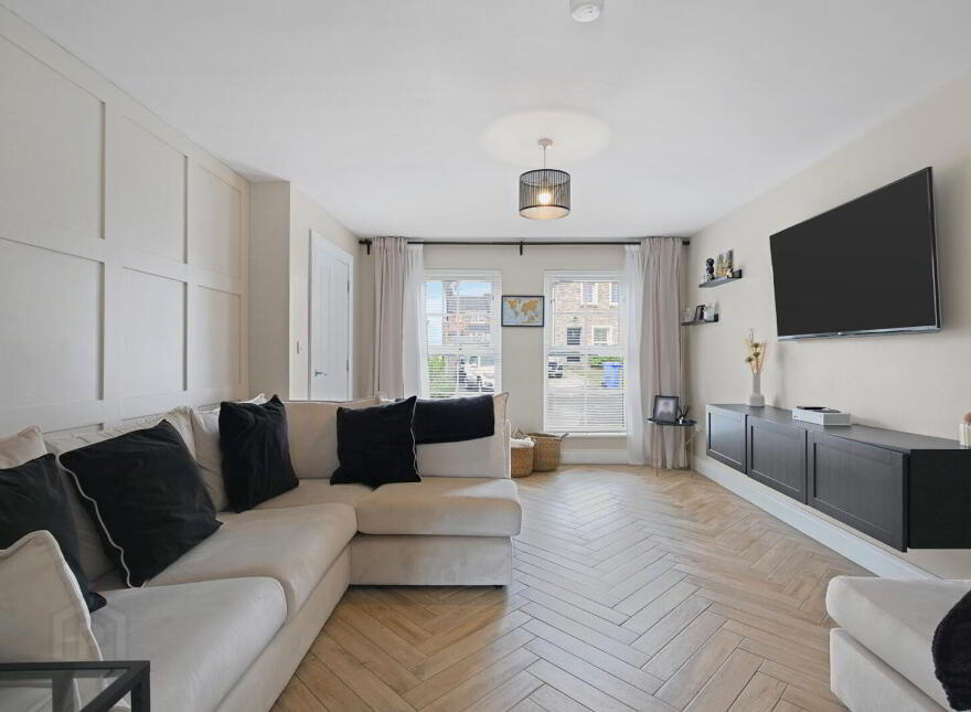 6 River Hill Crescent, Newtownards, BT23 7FQ