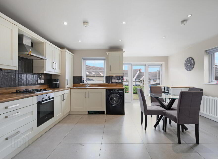 6 River Hill Crescent, Newtownards, BT23 7FQ