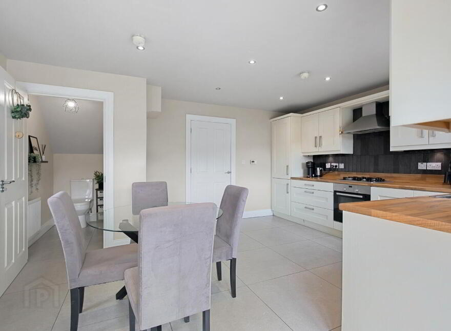 6 River Hill Crescent, Newtownards, BT23 7FQ