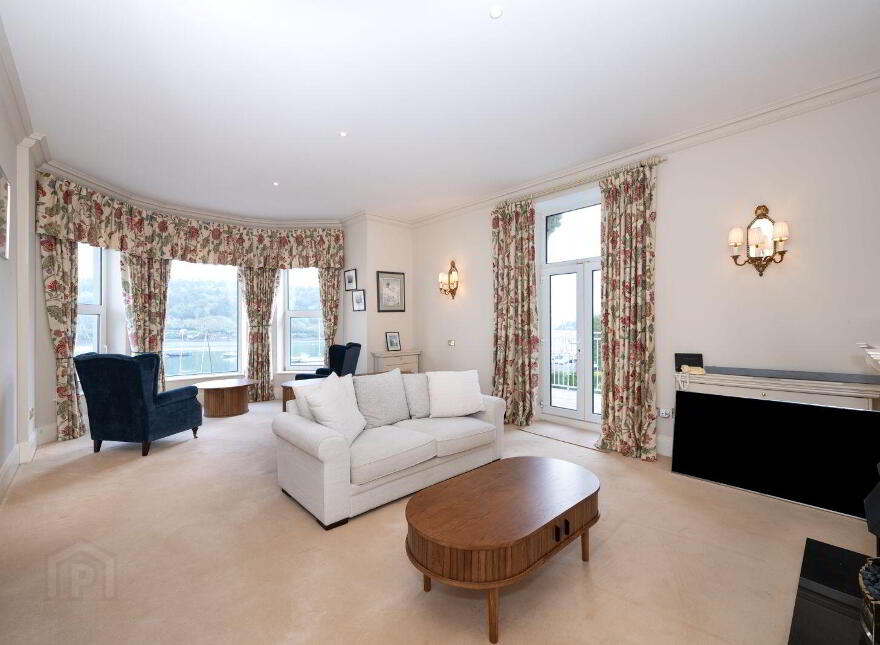 Apartment 2 The Grand, Crosshaven, P43WD62