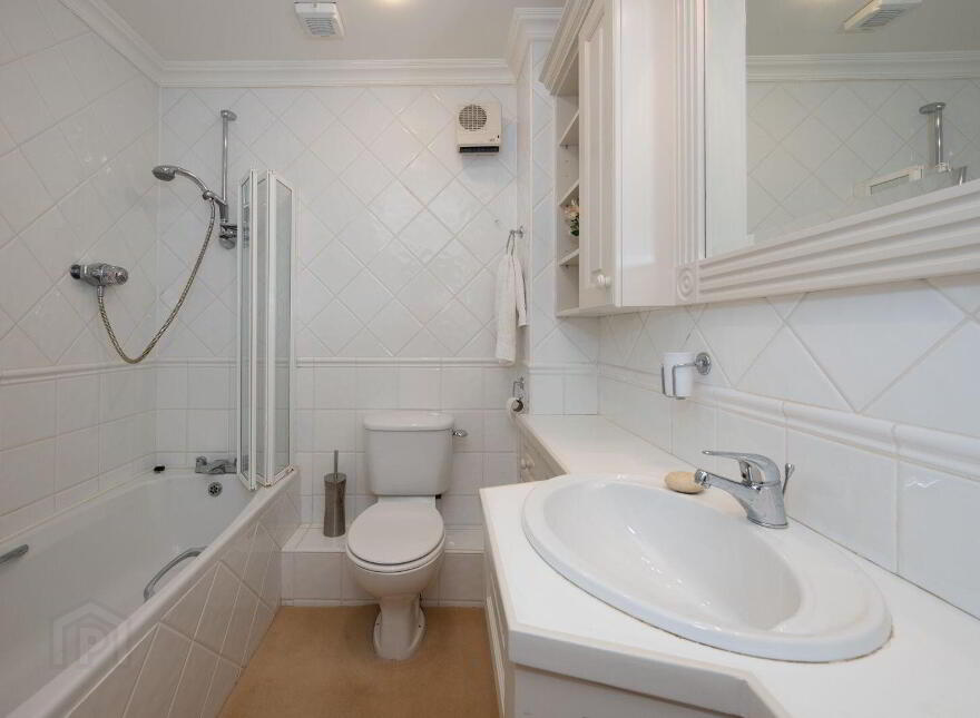 Apartment 2 The Grand, Crosshaven, P43WD62
