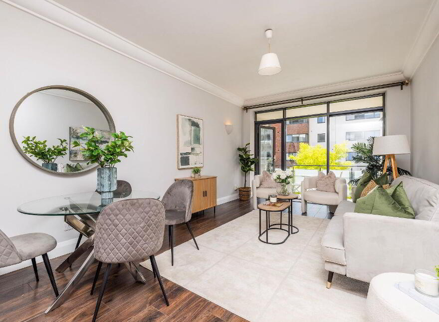 35 Aran House, Custom House Square, IFSC, Ifsc, D01F535