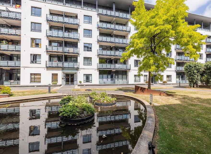 35 Aran House, Custom House Square, IFSC, Ifsc, D01F535
