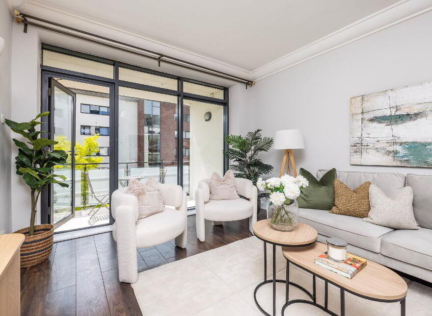 35 Aran House, Custom House Square, IFSC, Ifsc, D01F535