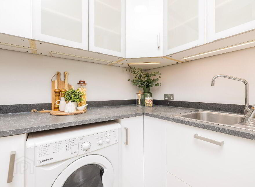 35 Aran House, Custom House Square, IFSC, Ifsc, D01F535