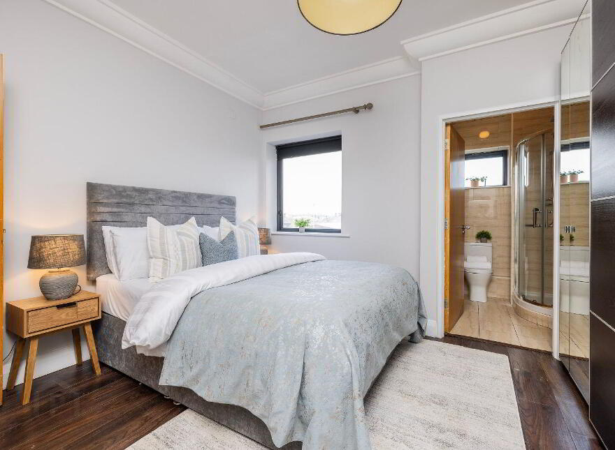 35 Aran House, Custom House Square, IFSC, Ifsc, D01F535