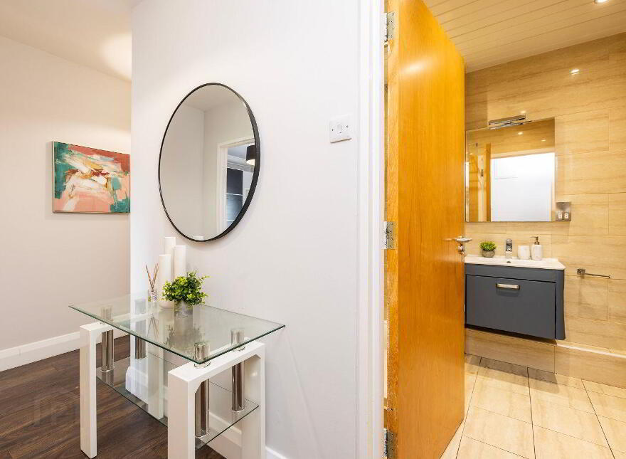 35 Aran House, Custom House Square, IFSC, Ifsc, D01F535