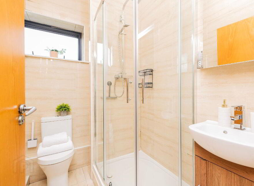 35 Aran House, Custom House Square, IFSC, Ifsc, D01F535