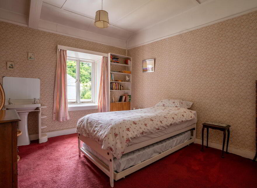 28 Woodburn Road, Carrickfergus, BT38 8PX