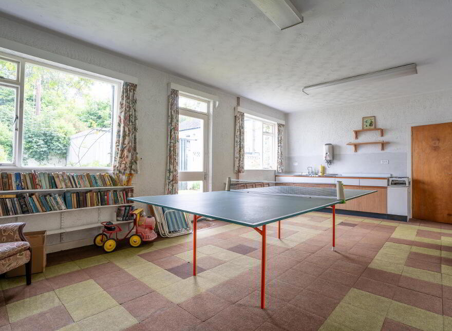 28 Woodburn Road, Carrickfergus, BT38 8PX