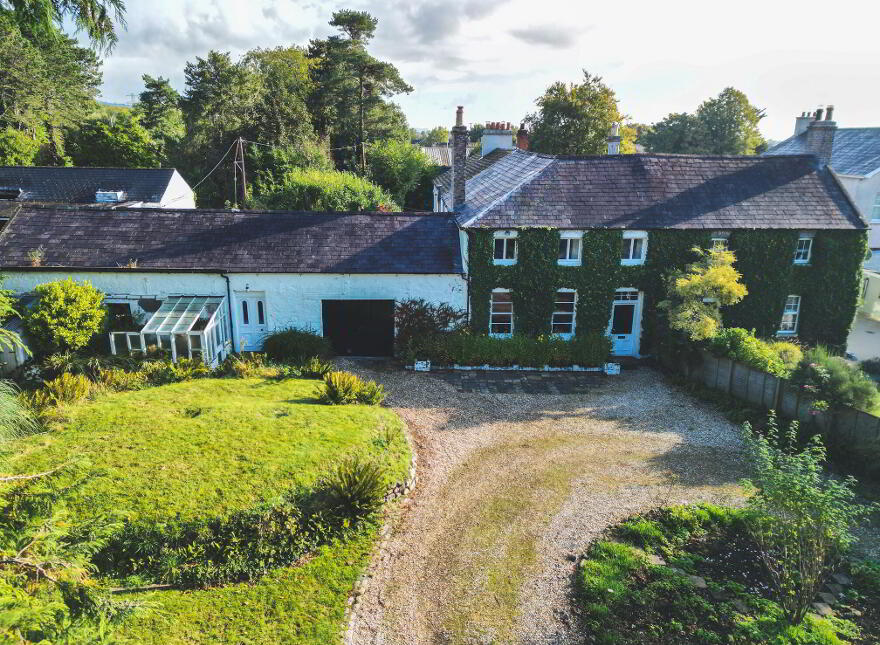 28 Woodburn Road, Carrickfergus, BT38 8PX
