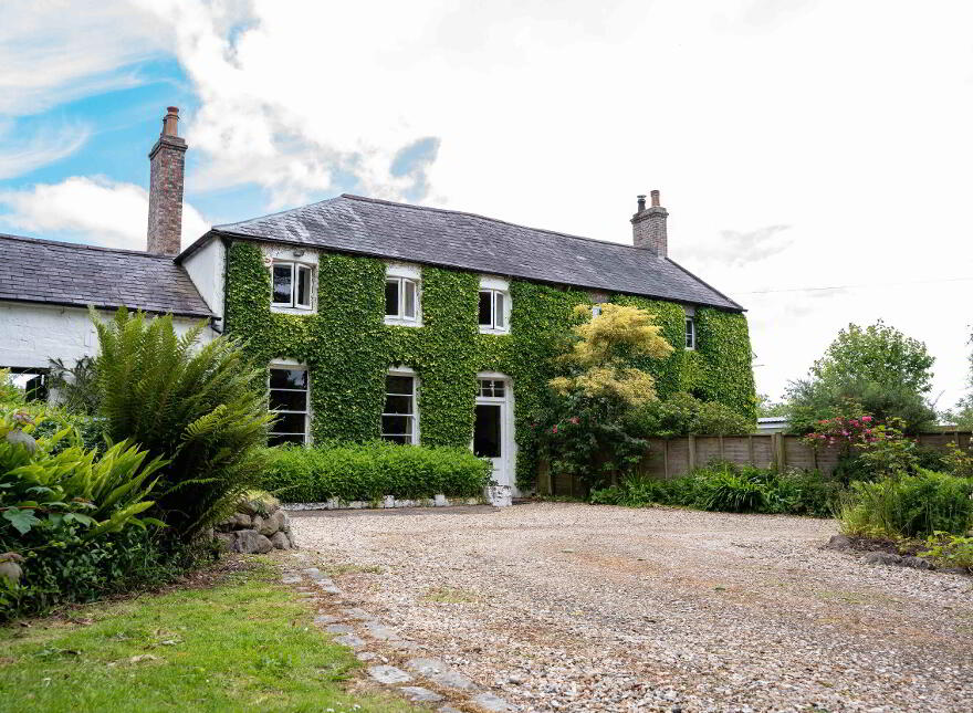 28 Woodburn Road, Carrickfergus, BT38 8PX