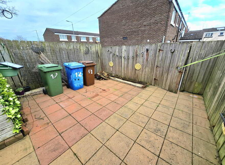12 Ashmount Gardens, Lisburn, BT27 5DA
