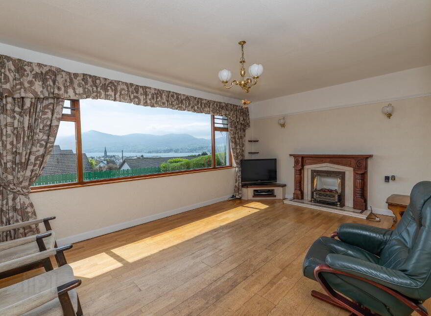 32 Pinewood Hill, Warrenpoint, Newry, BT34 3RH