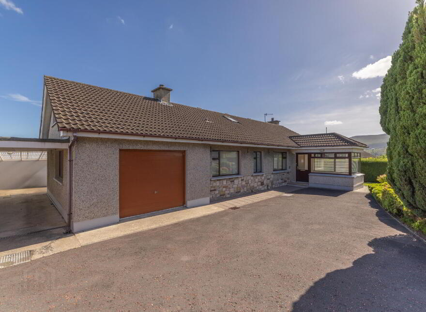 32 Pinewood Hill, Warrenpoint, Newry, BT34 3RH