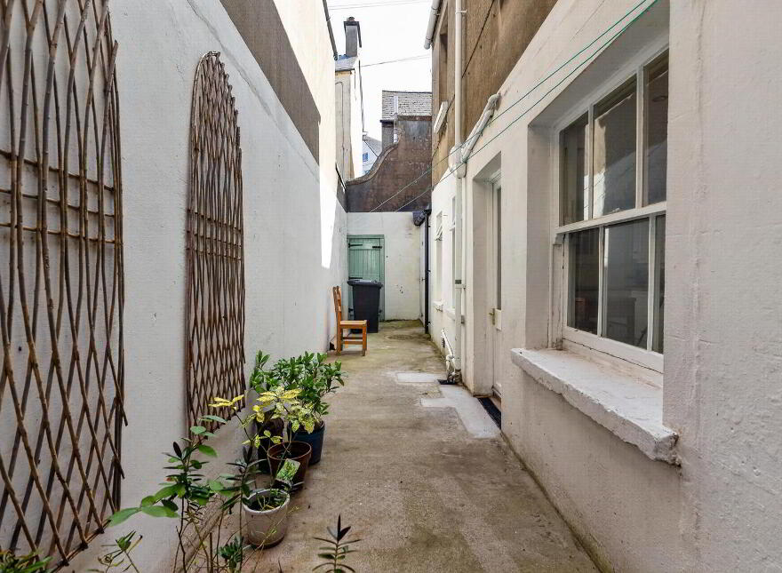 61 Queens Parade, Bangor, BT20 3BH