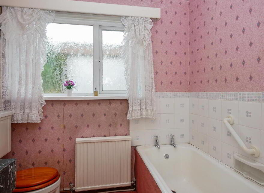 246 Saintfield Road, Belfast, BT8 6HH