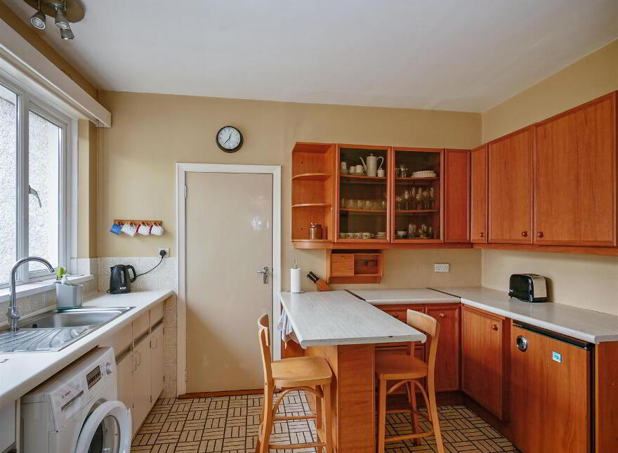 246 Saintfield Road, Belfast, BT8 6HH