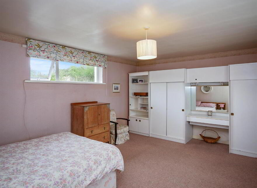 246 Saintfield Road, Belfast, BT8 6HH