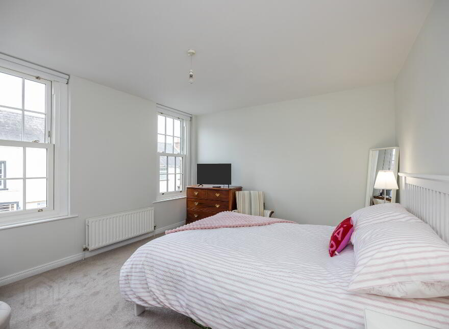 31 Lisburn Street, Royal Hillsborough, BT26 6AB