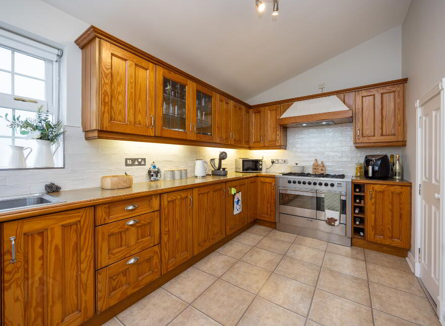 31 Lisburn Street, Royal Hillsborough, BT26 6AB