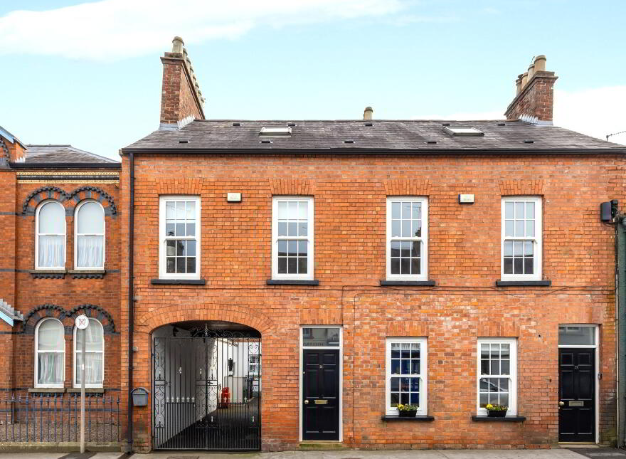 31 Lisburn Street, Royal Hillsborough, BT26 6AB