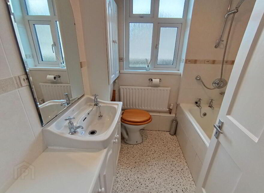 4 Coolraine Terrace, Ennis Road, North Circular Road, V94X4CP