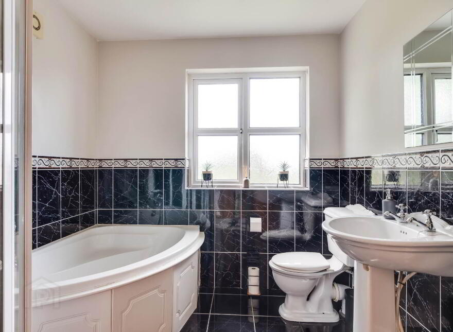 21 Hollybank, Lisnaskea, Enniskillen, BT92 0GE