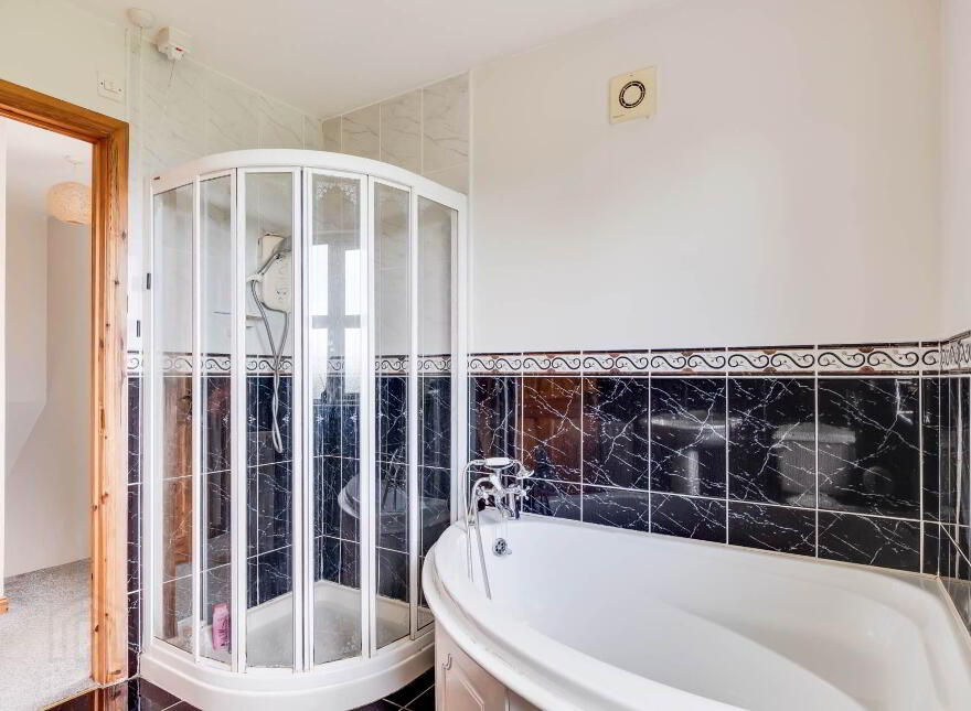 21 Hollybank, Lisnaskea, Enniskillen, BT92 0GE