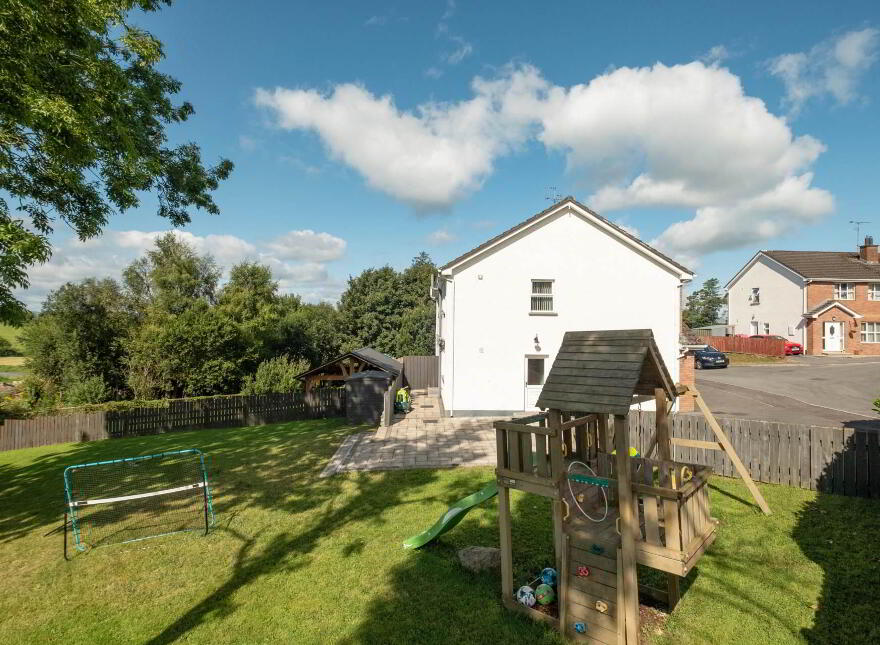 21 Hollybank, Lisnaskea, Enniskillen, BT92 0GE