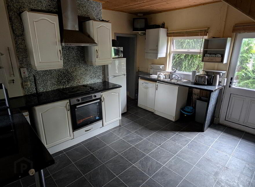 Carrowmore Td., Ballyconnell, H14N732