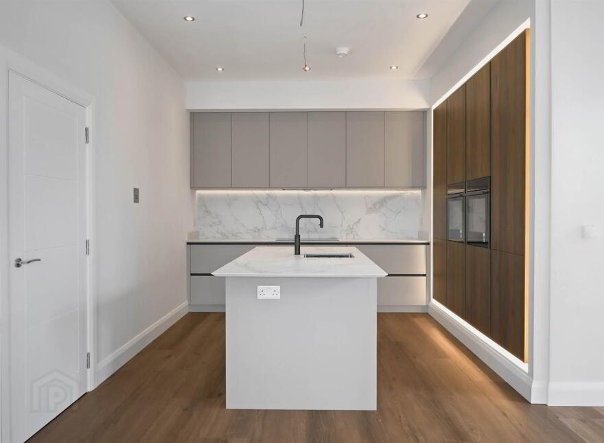 Apt 9, 132 Hillsborough Road, Lisburn, BT27 5QY