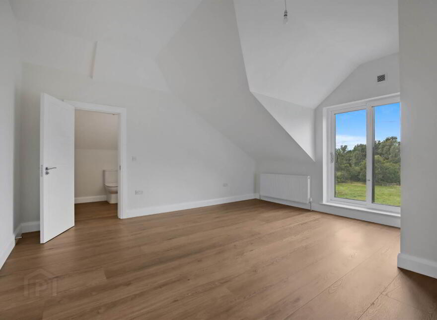 Apt 9, 132 Hillsborough Road, Lisburn, BT27 5QY