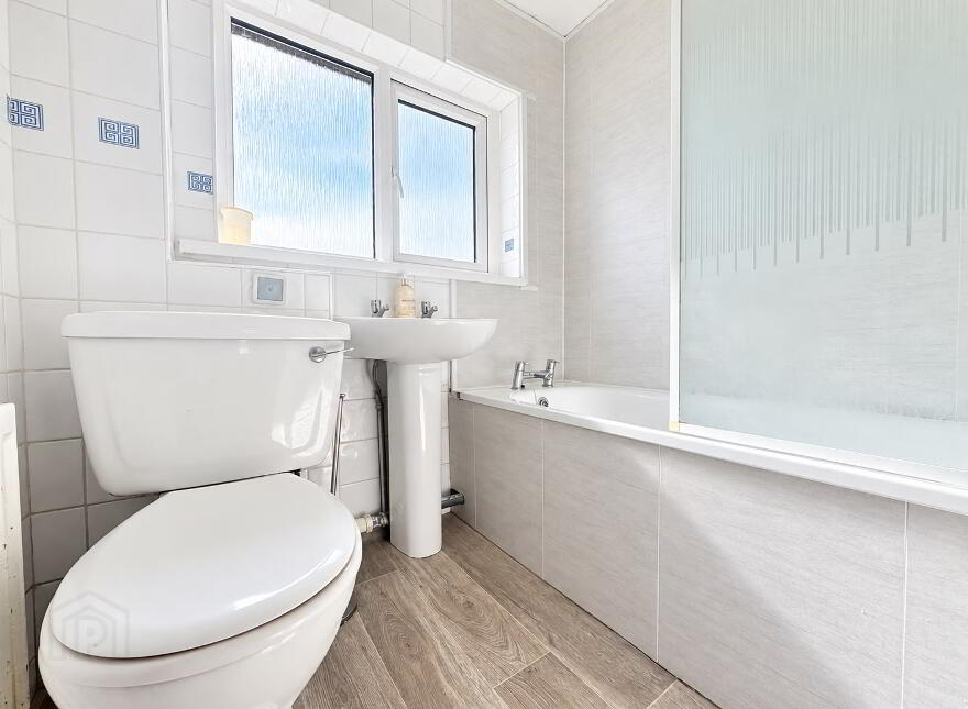14 Elmwood Park, Carrickfergus, BT38 8DT